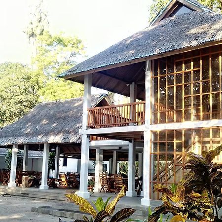 Jonaths Cottage Bunaken Exteriör bild