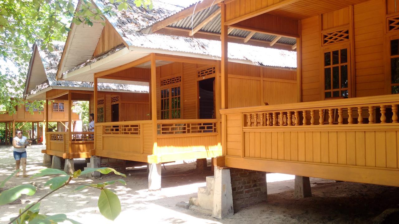 Jonaths Cottage Bunaken Exteriör bild