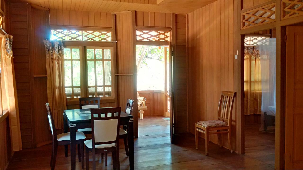 Jonaths Cottage Bunaken Exteriör bild