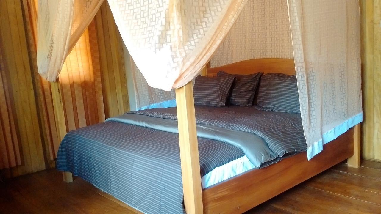 Jonaths Cottage Bunaken Exteriör bild