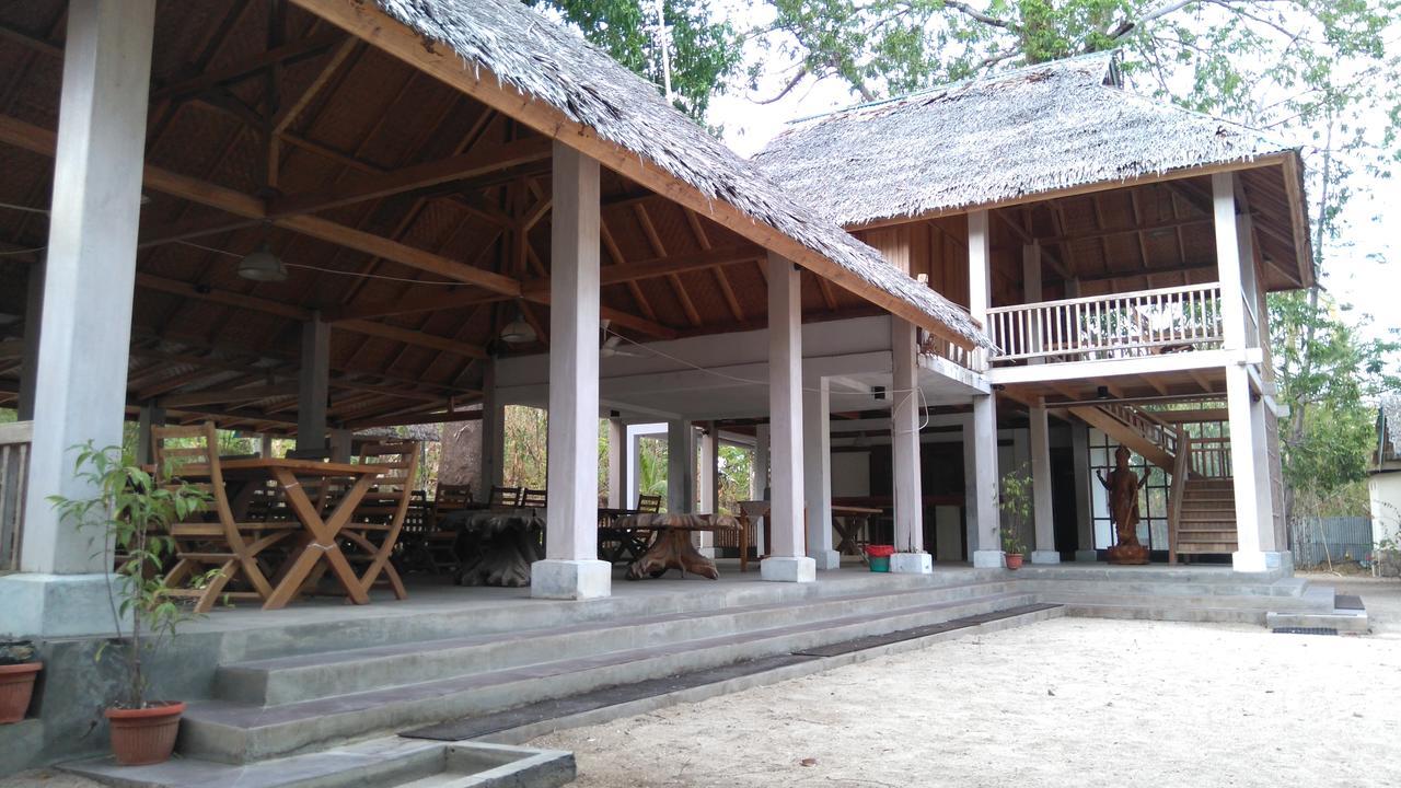 Jonaths Cottage Bunaken Exteriör bild