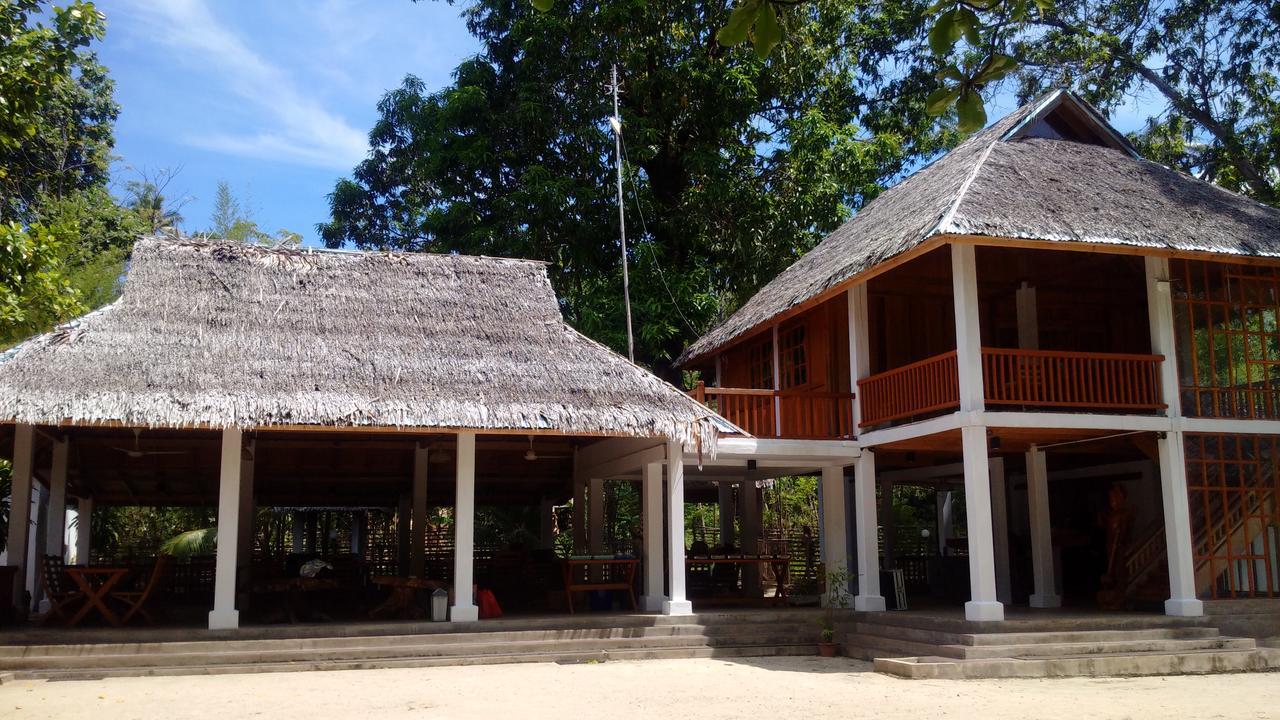 Jonaths Cottage Bunaken Exteriör bild