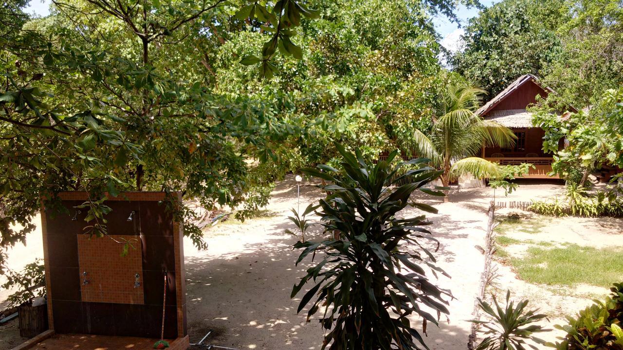 Jonaths Cottage Bunaken Exteriör bild