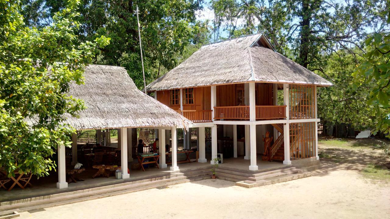 Jonaths Cottage Bunaken Exteriör bild