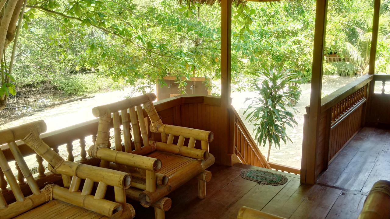 Jonaths Cottage Bunaken Exteriör bild