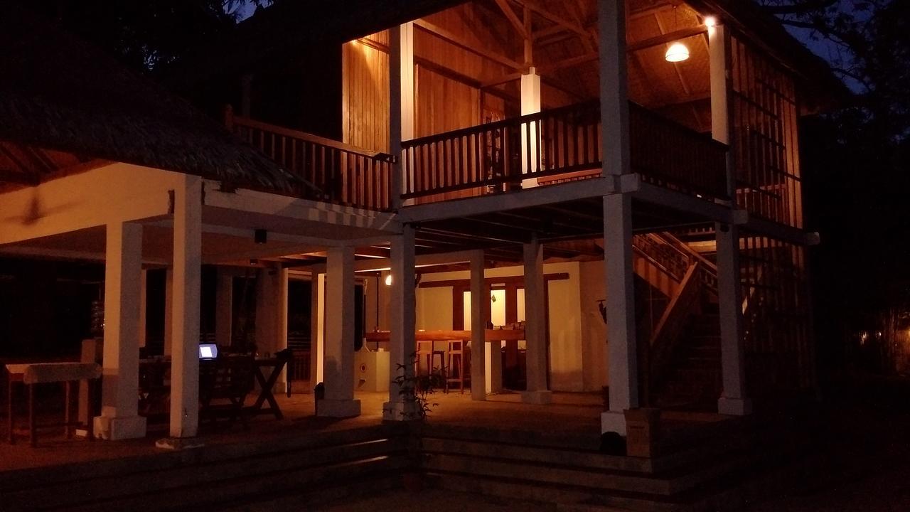 Jonaths Cottage Bunaken Exteriör bild