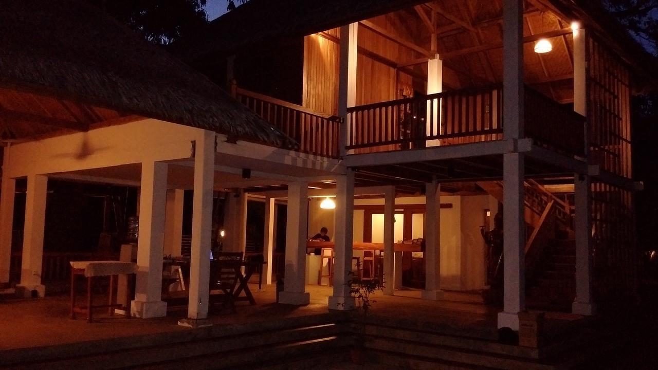 Jonaths Cottage Bunaken Exteriör bild