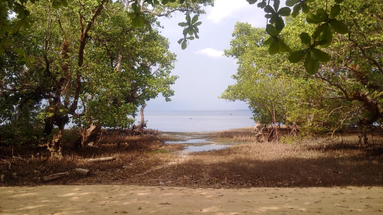 Jonaths Cottage Bunaken Exteriör bild