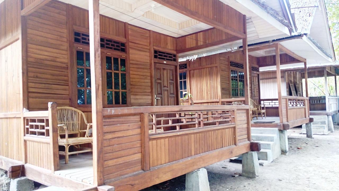 Jonaths Cottage Bunaken Exteriör bild