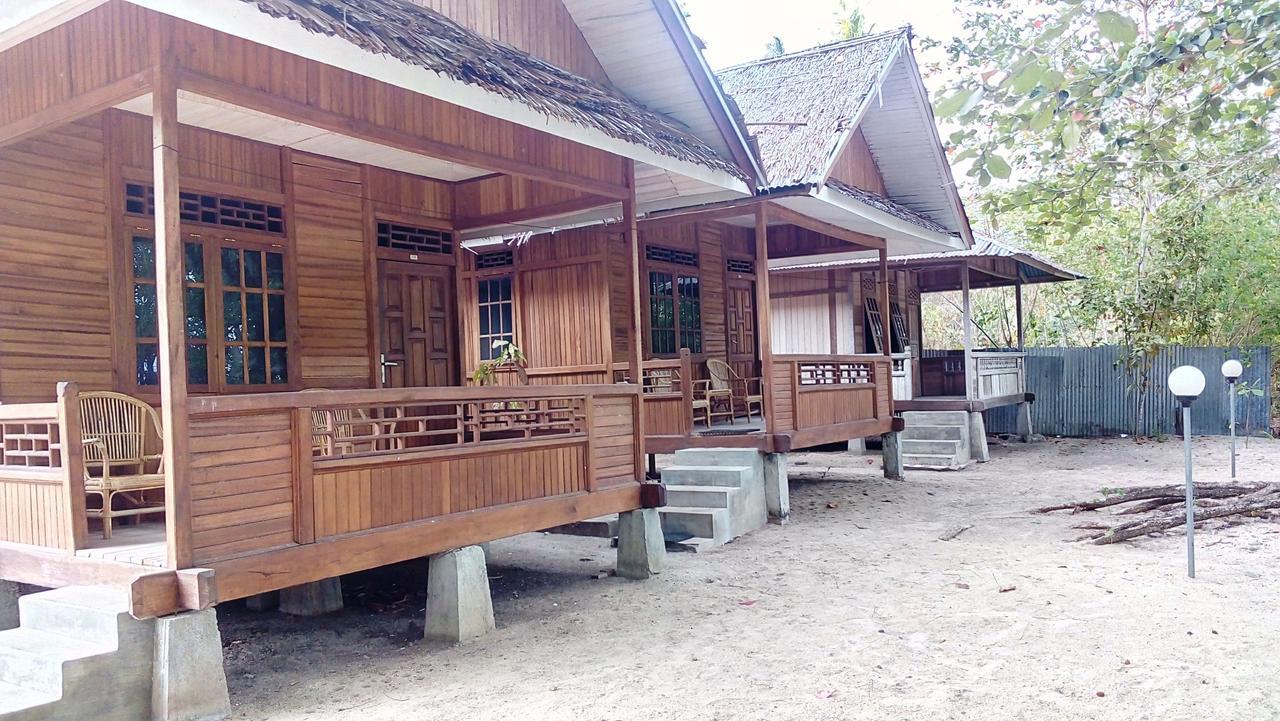 Jonaths Cottage Bunaken Exteriör bild