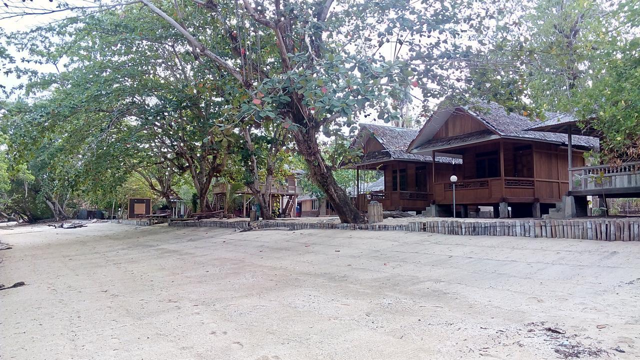 Jonaths Cottage Bunaken Exteriör bild