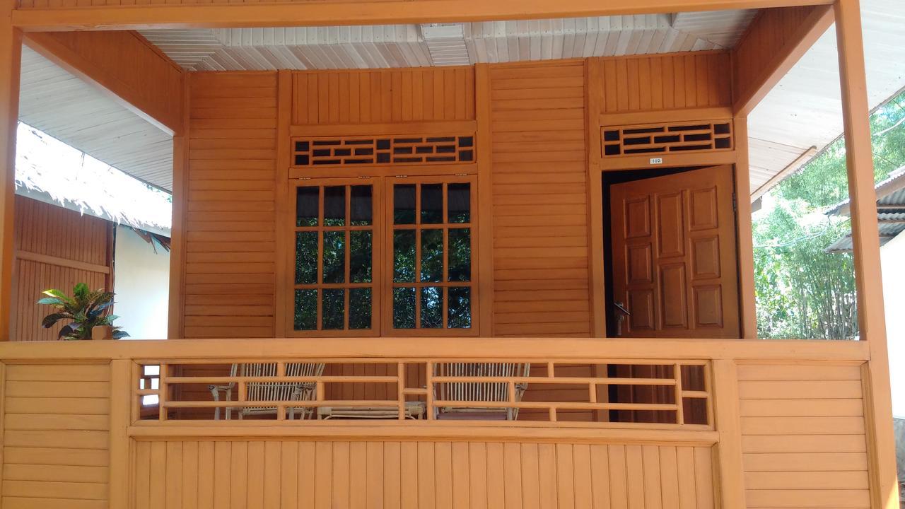 Jonaths Cottage Bunaken Exteriör bild