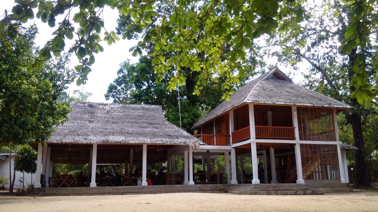 Jonaths Cottage Bunaken Exteriör bild